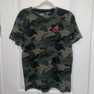 HOLLISTER CAMO ROSE LOGO UNISEX T-SHIRT  SIZE medium